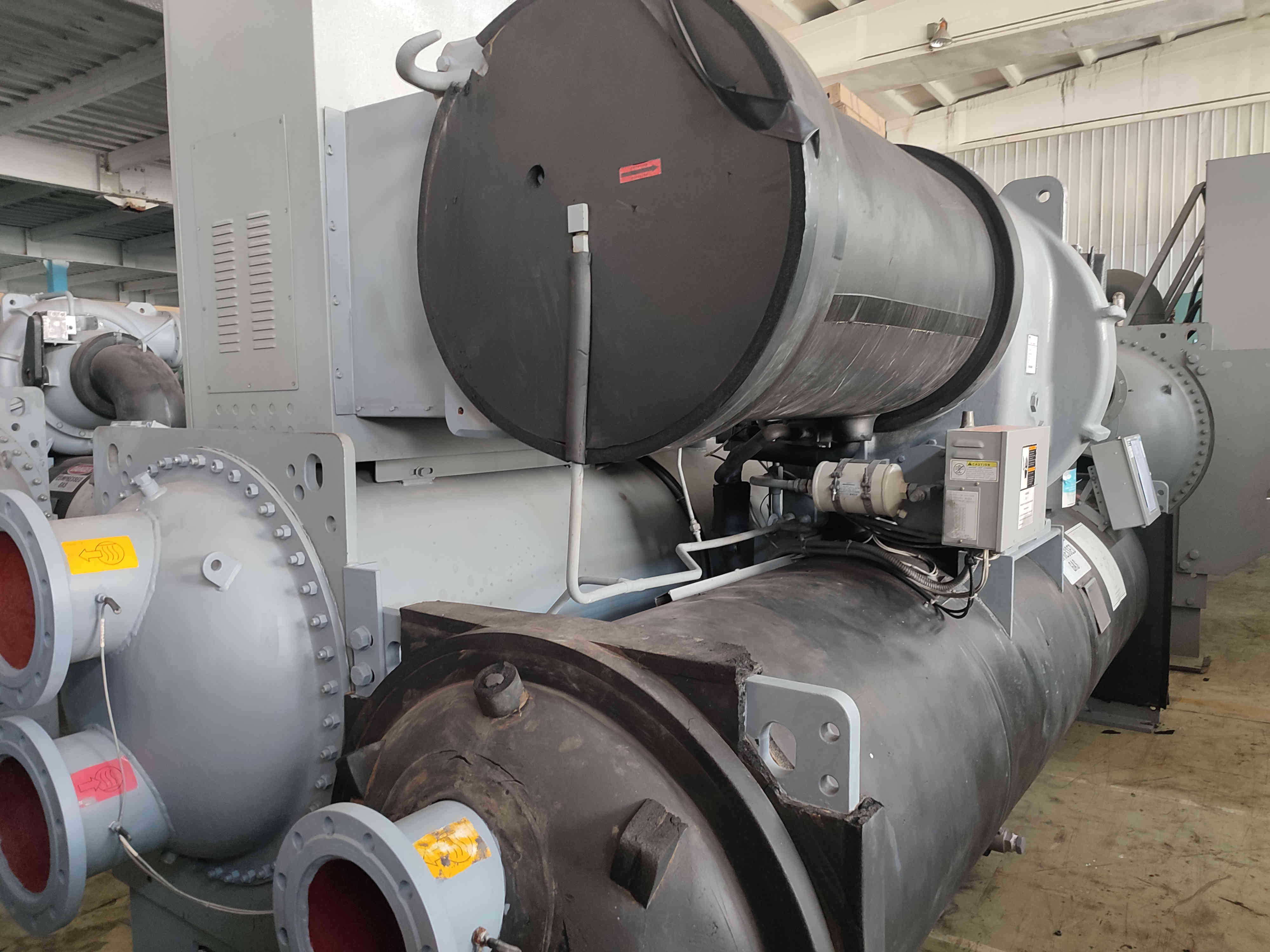 承接工厂拆除二手646冷吨开利离心式冷水机开利离心机