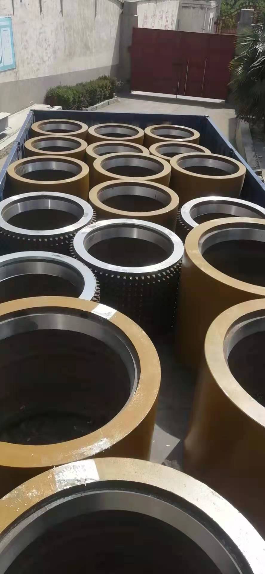 对辊破碎机辊皮厂家 高锰钢耐磨辊皮拆装 对辊破合金辊皮 经久耐用