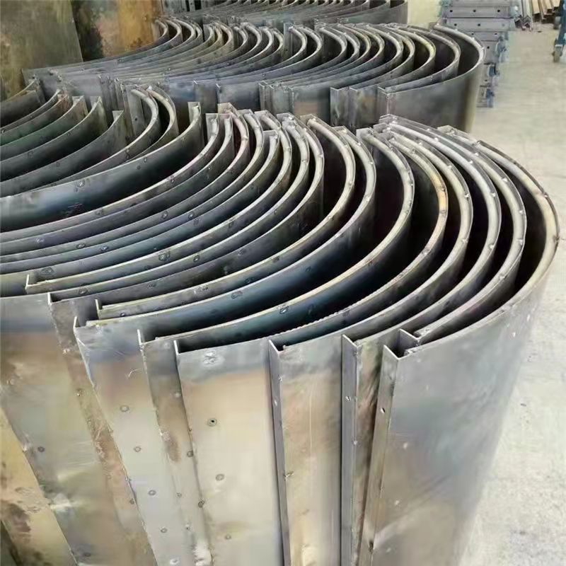 人工挖孔桩吊运机组合护壁钢模板