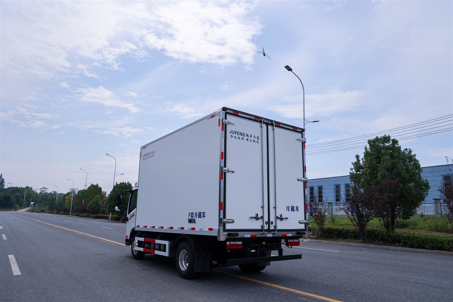 国六一汽解放j6f蓝牌4.2米冷藏车