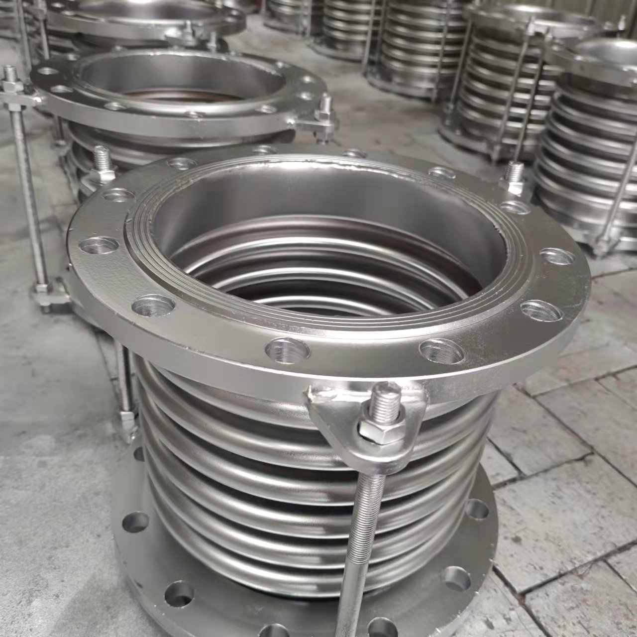 波纹管拉杆补偿器直管压力平衡补偿器消防卡箍波纹补偿器定做金属波纹