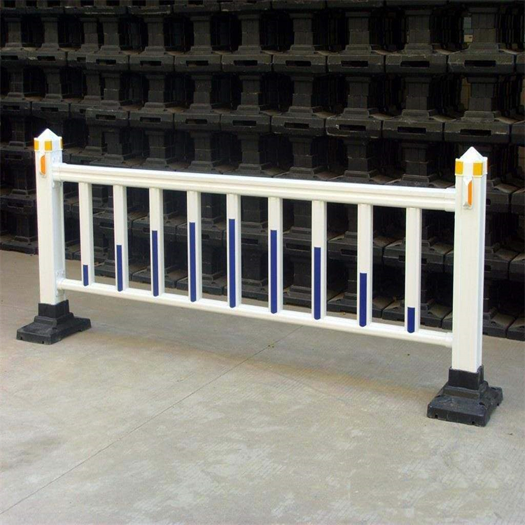 青岛市政道路护栏 青岛厂家人行路分隔栏 山东地区安全隔离护栏