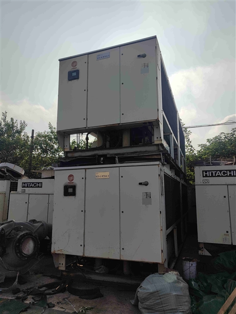 二手151冷吨运行2000小时RTXA+418特灵螺杆式风冷热泵机组转让