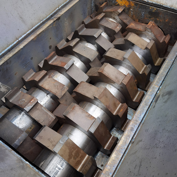 煤气罐撕碎机 河南凯迪铁皮撕碎机 多功能撕碎设备视频