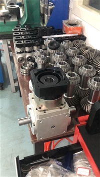 ZF80-25-PS-S219*70*90M6十字减速机SA97R57DR63L4商丘