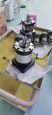 PLE060-016配步进电机接口法兰减速机MC3RLHF06