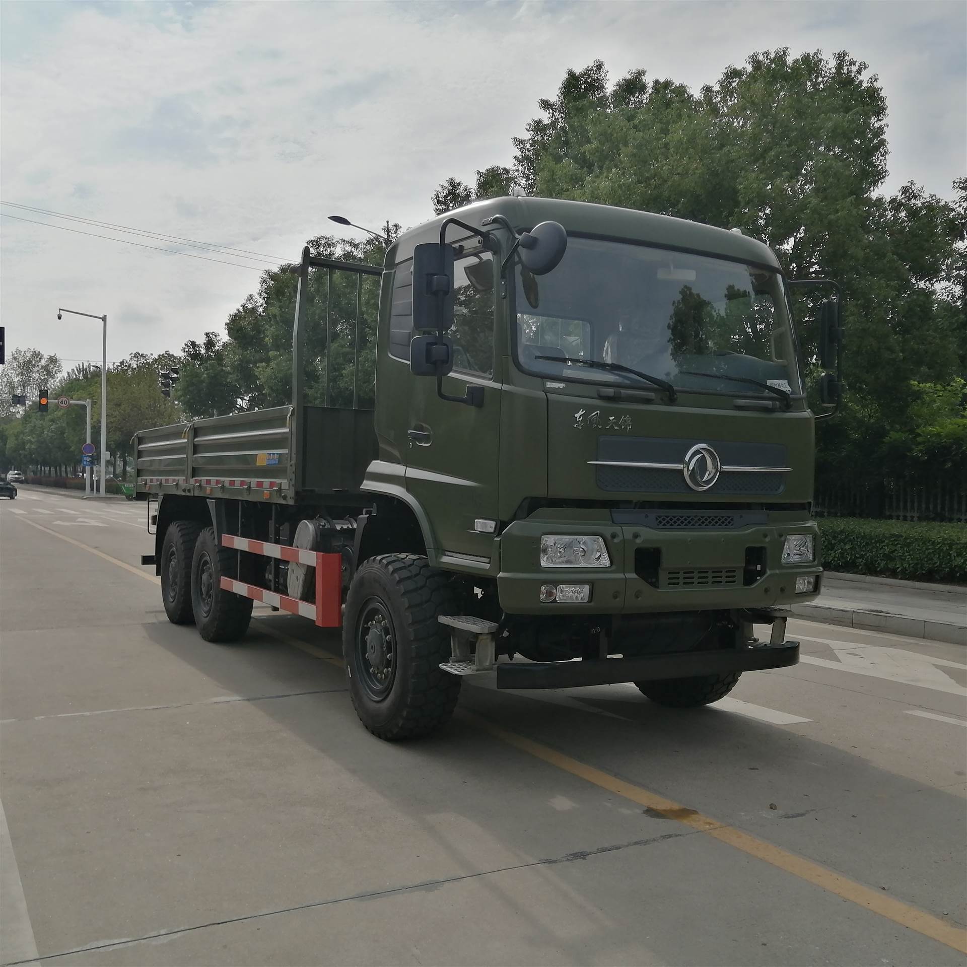 东风四驱六驱载货车 6*6东风六驱拉人车 东风153平头六驱载人货车