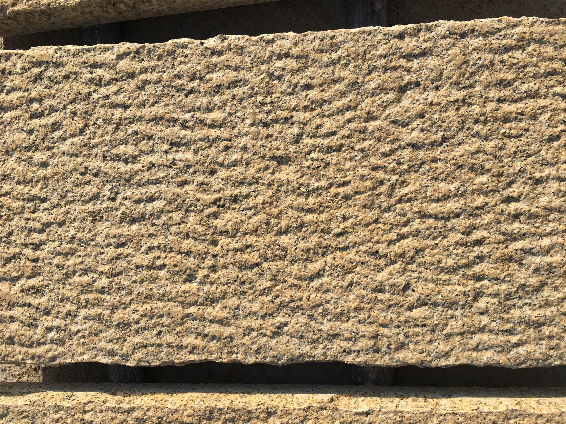 蓝山矿石广场黄锈石荔枝面