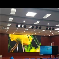 LED显示屏汽车站室内P2.5全彩显示屏报价