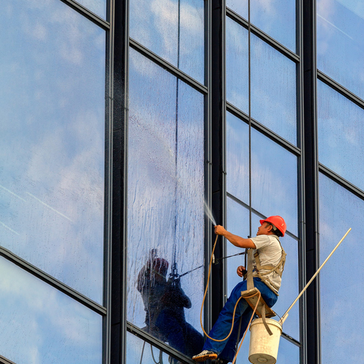 石家庄外墙玻璃清洗公司欢迎选择一轩保洁快速上门