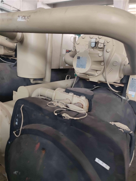 二手运行550小时254冷吨RTHB255特灵水冷螺杆式冷水机组转让