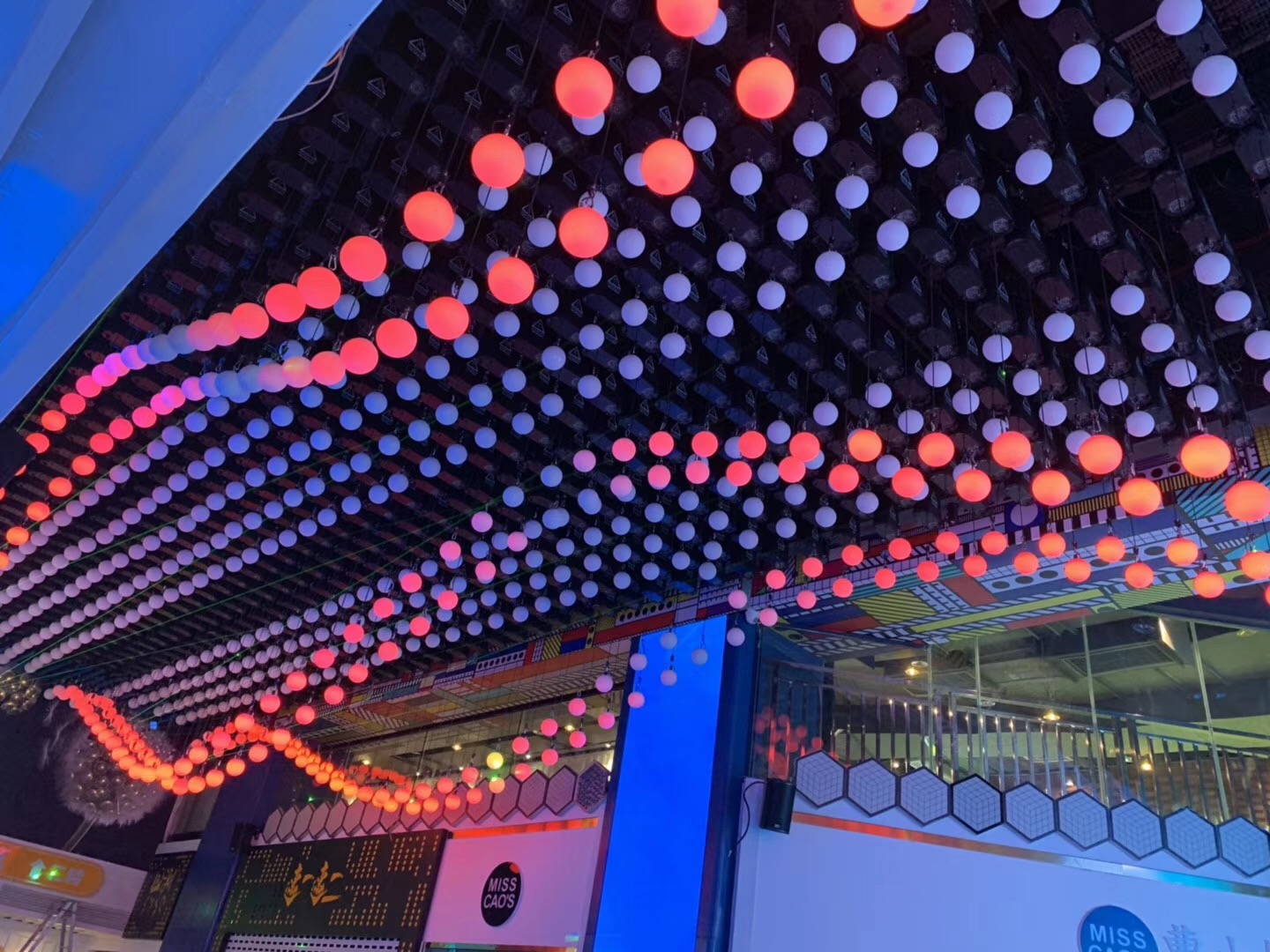 广州迪迩led升降球矩阵悬浮球数控升降灯酒吧婚礼堂道具设备灯光设计