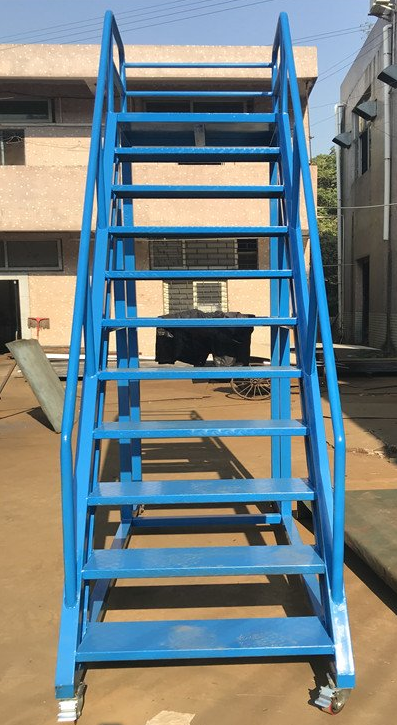 不锈钢移动楼梯 维修移动登高梯 不锈钢爬梯厂家