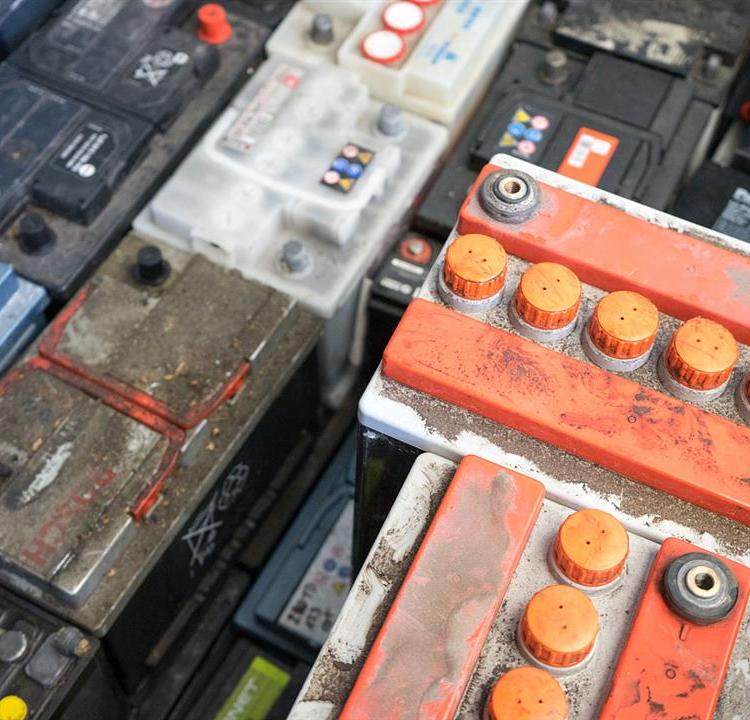 龙岗区蓄电池回收 广州电瓶回收老品牌回收商家 芯龙