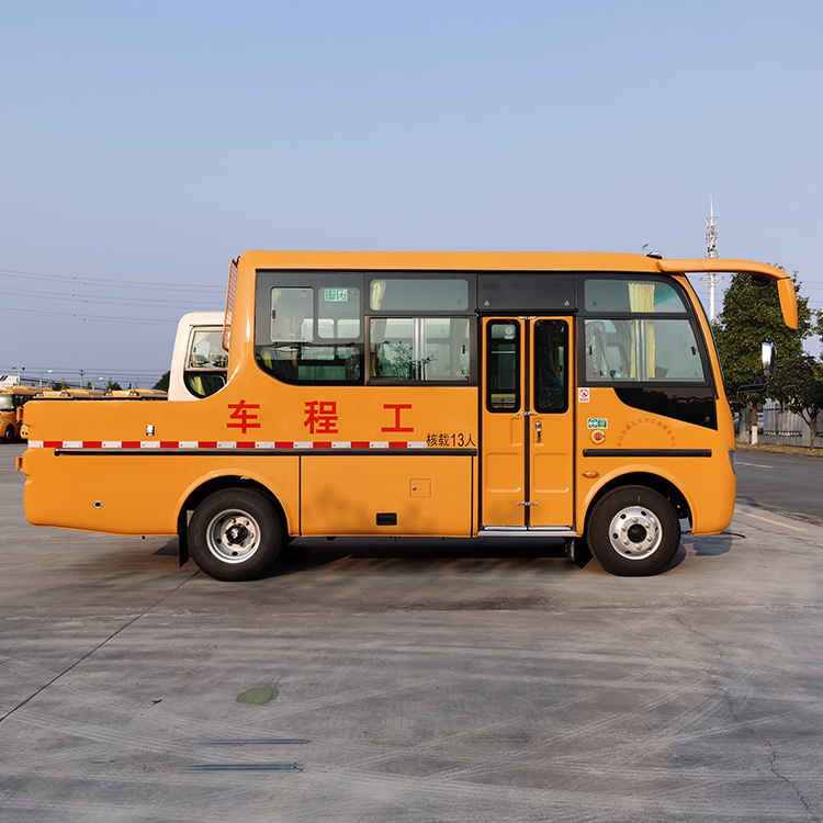 国六东风超龙10到15座工程车