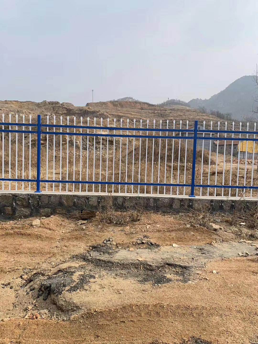 宜宾铁艺栏杆a齐齐哈尔铁艺栅栏a酒泉别墅铁栏杆用途广泛