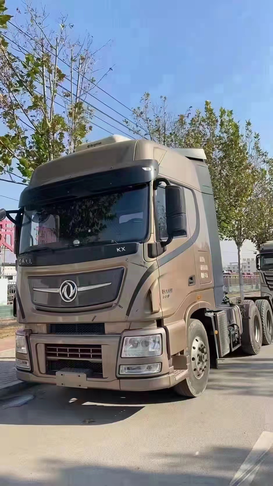 运输牵引车国五东风旗舰560马力货运牵引车价格可分期付款