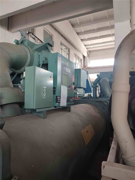 出售二手约克冷水机4813KW回收约克离心式冷水机组，承接商场拆除