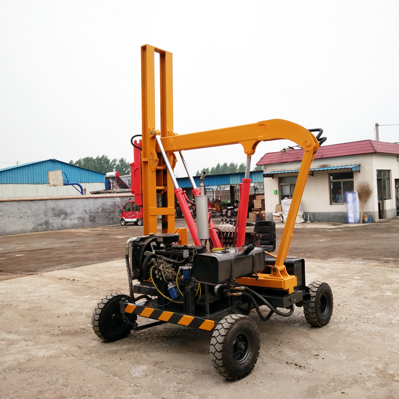 多地形公路护栏植桩机高速全新破碎压桩机公路小四轮护栏打桩机
