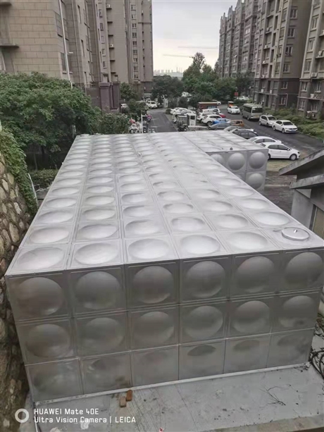 304不銹鋼水箱，廠家直供，量大從優(yōu)，資質(zhì)齊全