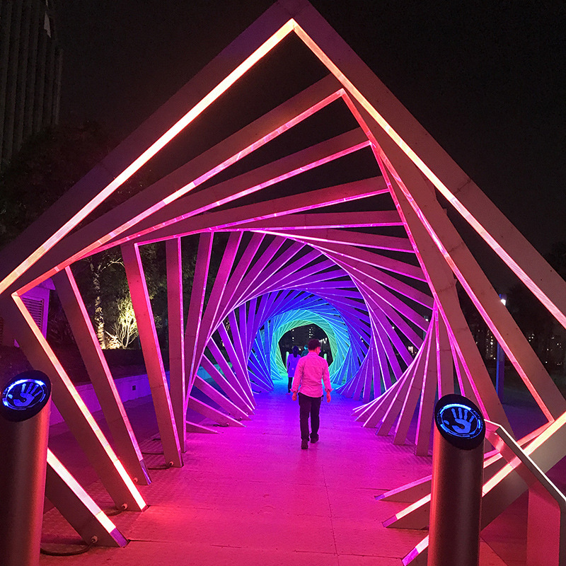 联球光随人动音乐同步时光隧道灯变幻互动人体感应景观灯时光门