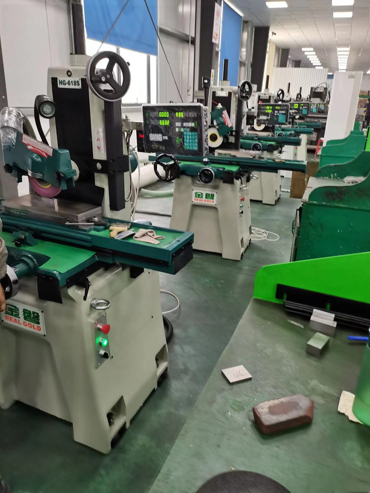 金磐精密机械有限公司的磨床和加工中心"目前是国内的品牌产品,产品远