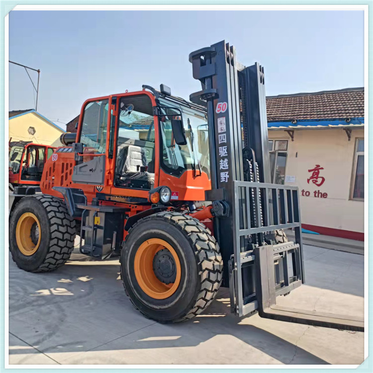 5吨越野叉车提升高度5米带侧移器倾翻架
