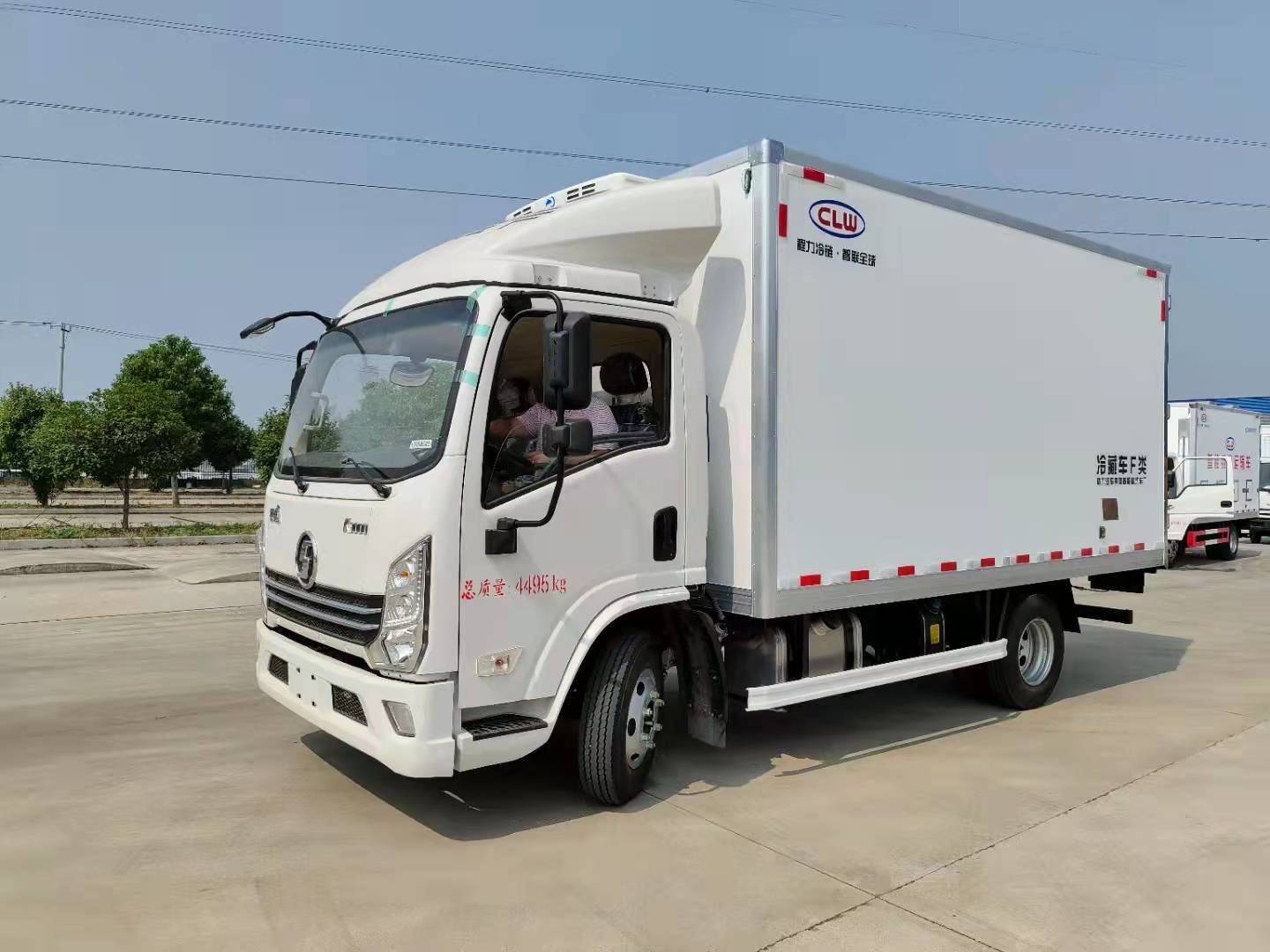 湖北程力专用汽车有限公司陕汽德龙轻卡中体手动挡国六130马力冷藏车