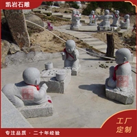 福建石雕小沙弥 下棋石雕小和尚 定制石头小沙弥 凯岩石业