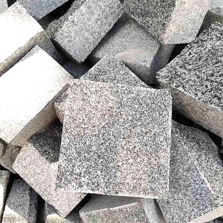 人行道用芝麻灰马蹄石 40mm厚自然面弹石 抗风化自然防滑