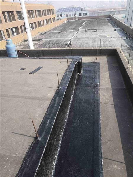 宝坻区屋面防水铺油毡防水补漏维修