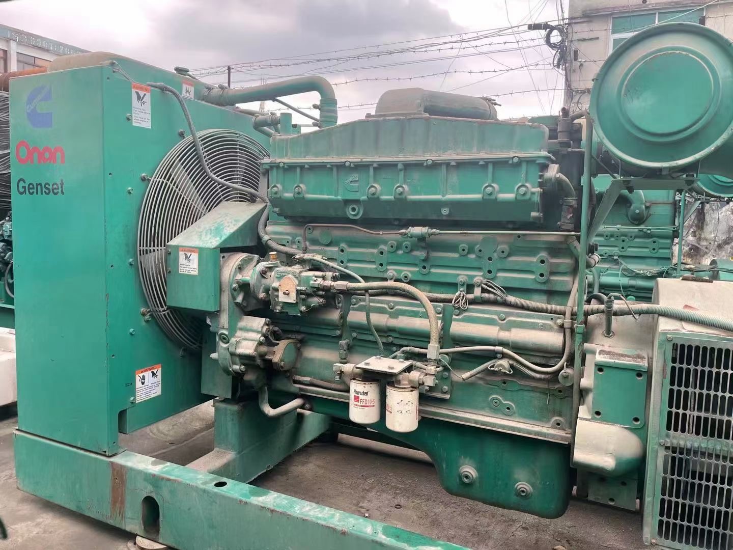回收旧发电机 东莞市箱式发电机回收 致力于二手发电机组