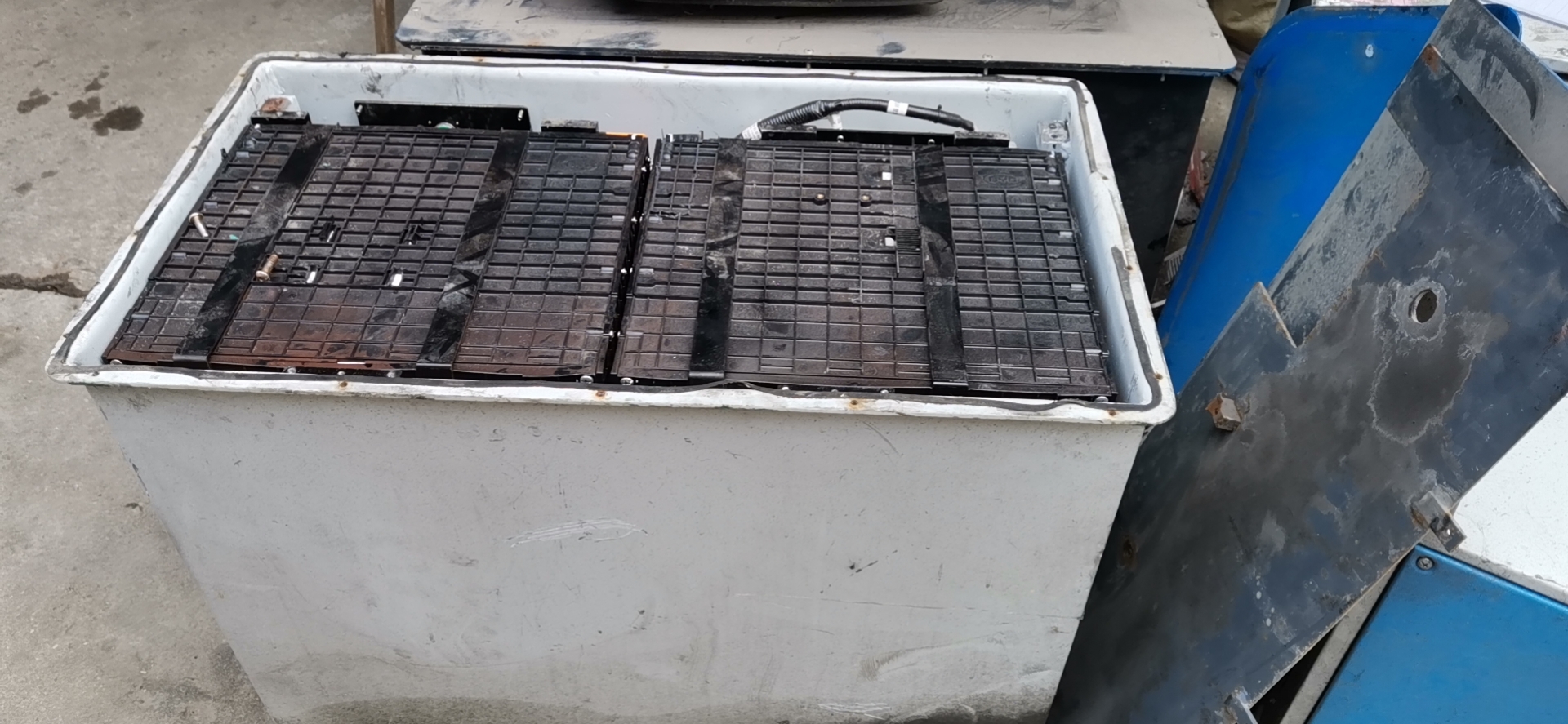广州UPS电源回收 回收废旧铅酸蓄电池 上门搬运处理
