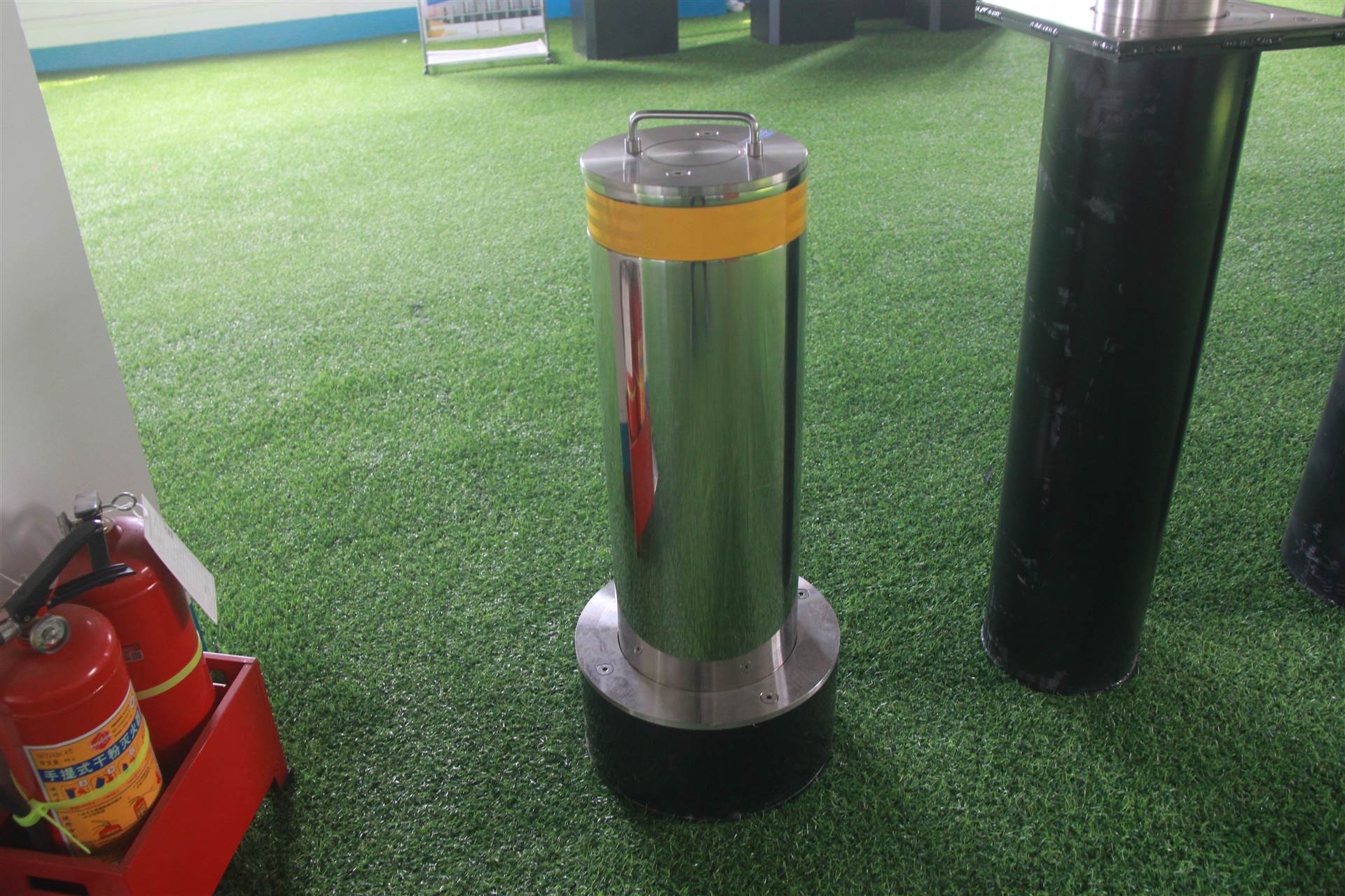 广东半自动升降柱 液压电动防撞柱 警示隔离桩路障