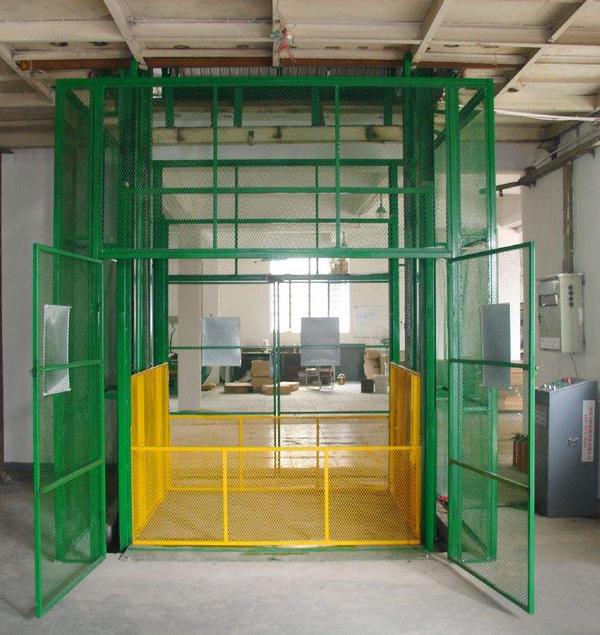 固定导轨链条液压升降平台液压货梯厂房升降机导轨式升降货梯