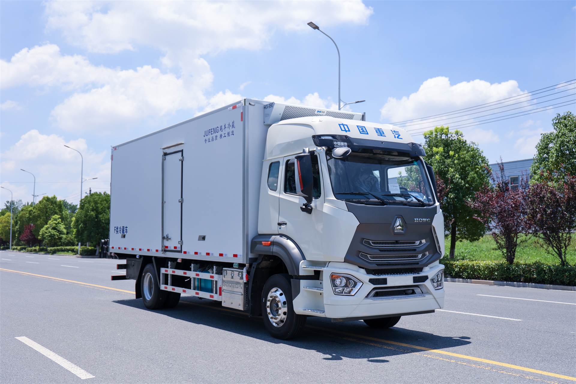 豪沃6米8箱体冷藏车