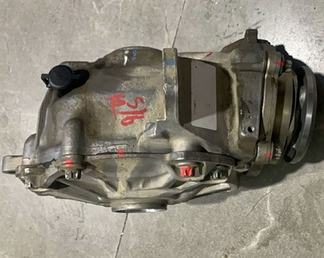 奔馳GLK前差速器 發(fā)電機(jī) 汽油泵 起動(dòng)機(jī) 減震器