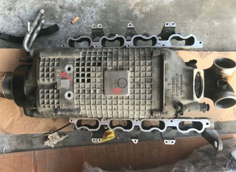 奔馳113發(fā)動機渦輪增壓 起動機 水泵 發(fā)電機 連桿