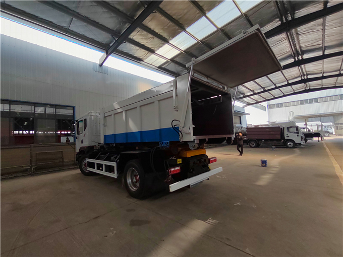 一批容积是3吨5吨7吨污泥清运车 清3方5方污泥专用自卸车介绍