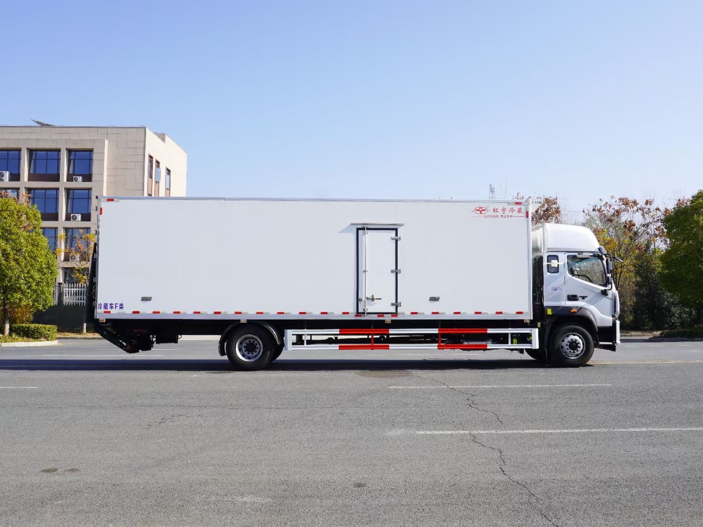 福田欧航单桥9米6冷藏车福田欧航高顶双卧两轴96米冷藏车厂家支持分期