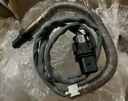 宝马e83前氧传感器起动机刹车片汽油泵水箱