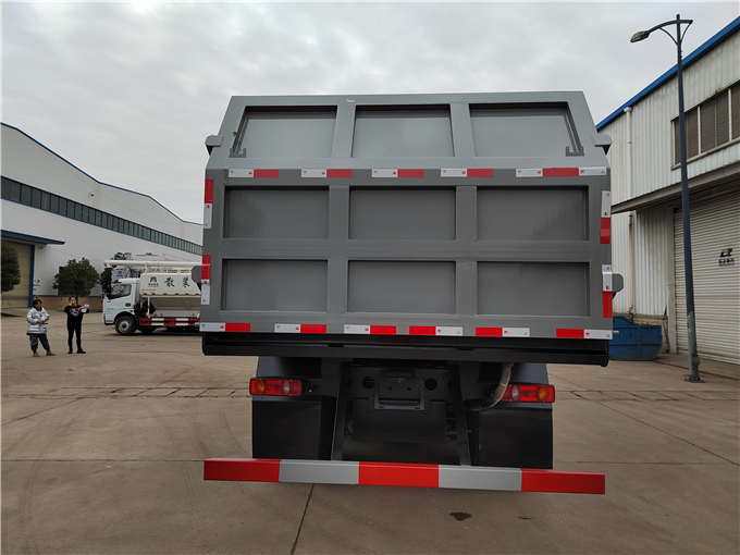 治污项目选用10方12立方污泥自卸的车厂家 15方污水污泥专用运输车