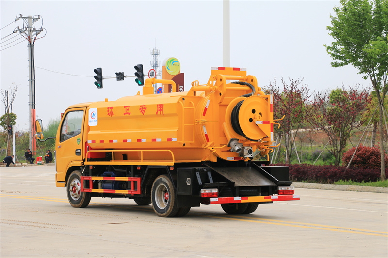 高压清洗吸污净化车操作简单