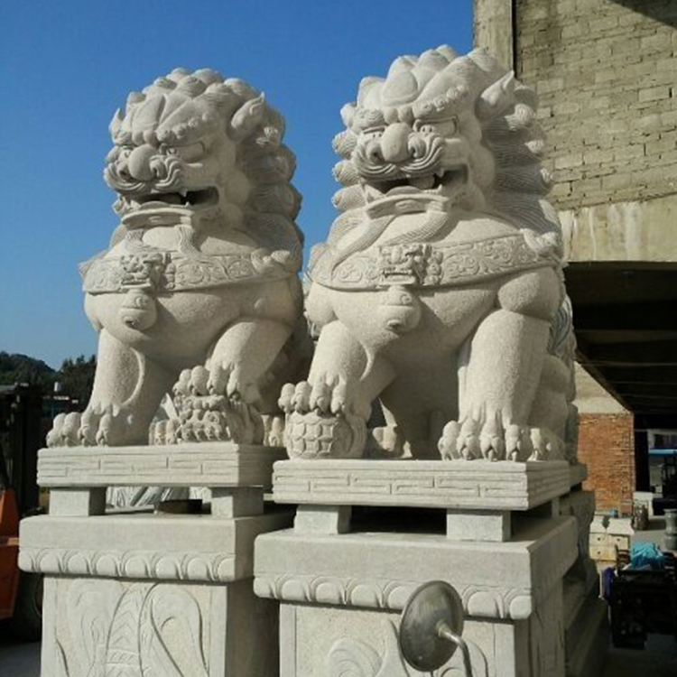 门口两侧石雕狮子 芝麻黑北京狮 多种尺寸 支持定制