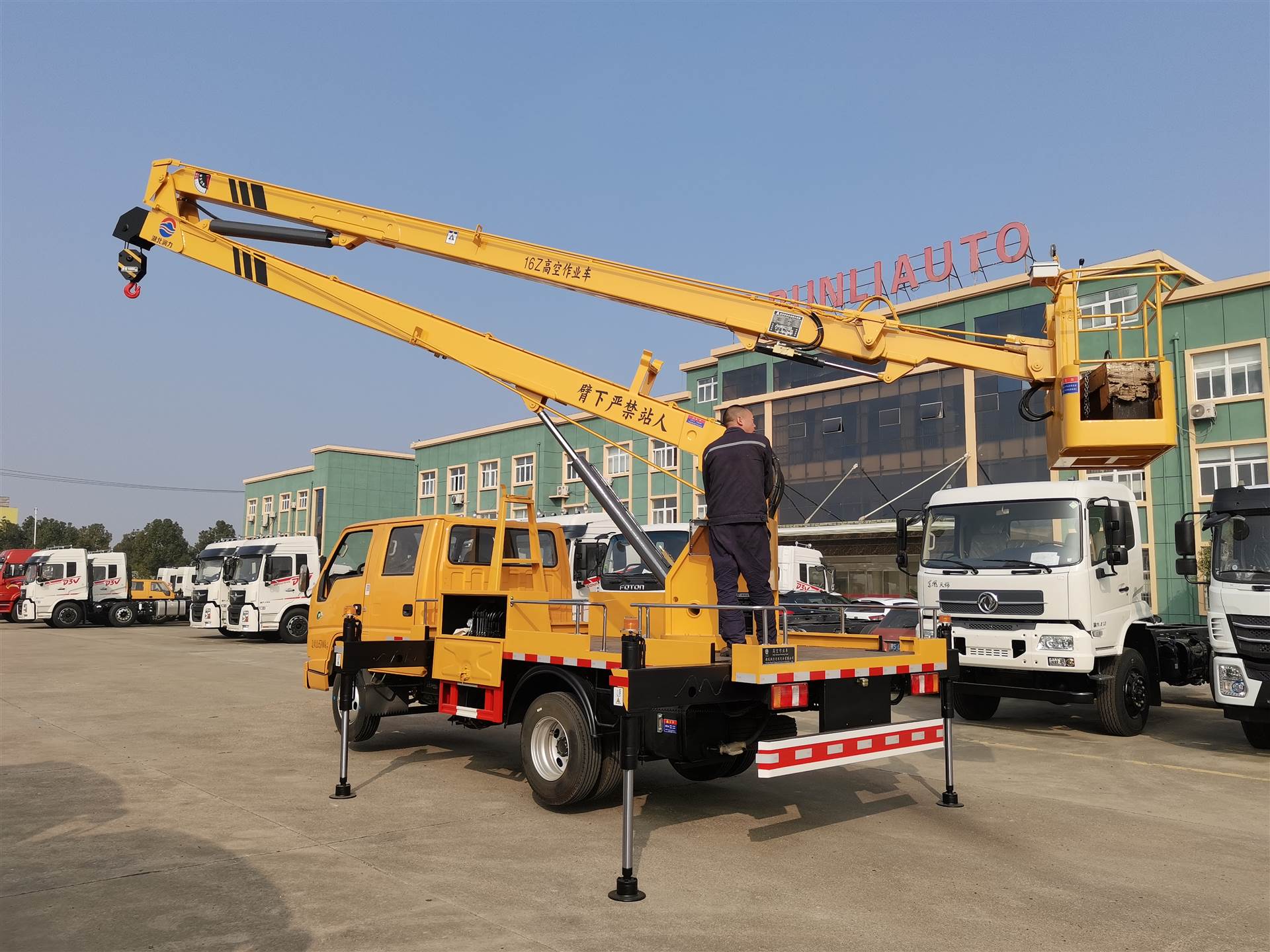 广西省18米折叠臂高空车路灯维修登高空作业车园林修剪高空作业车高空