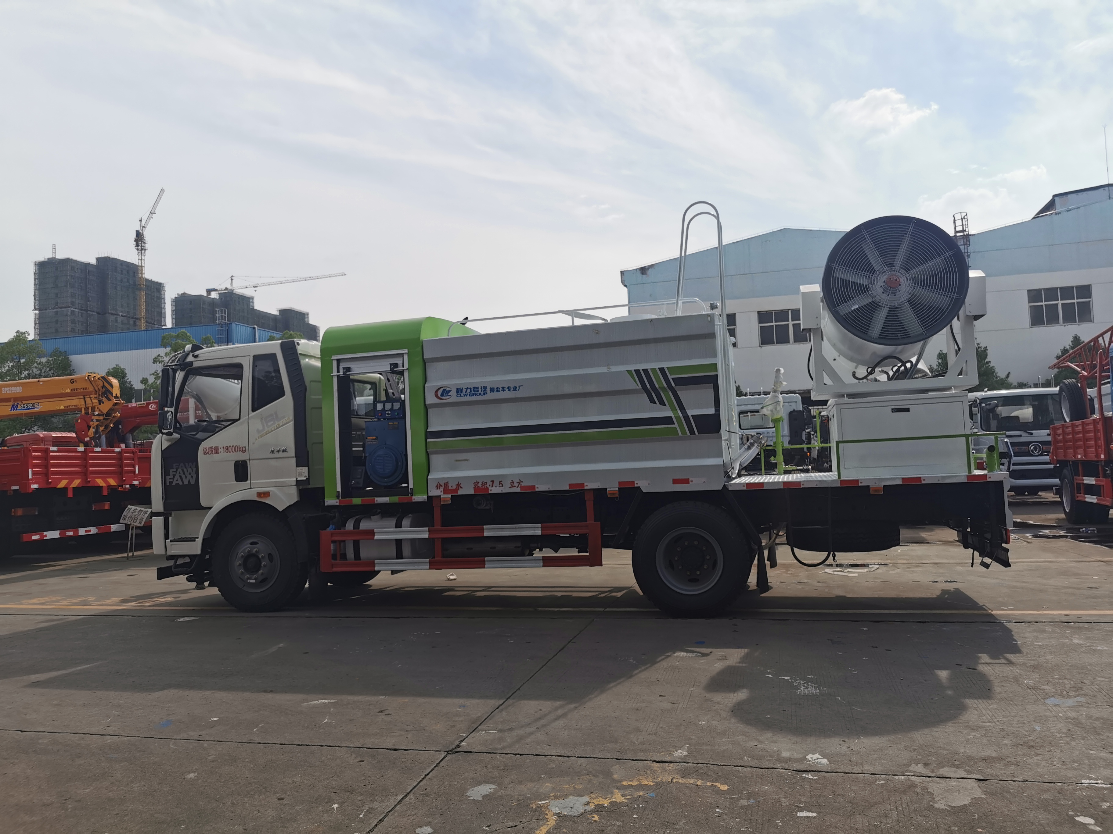 多功能抑尘车展示 移动式洒水雾炮车规格 环境抑尘车