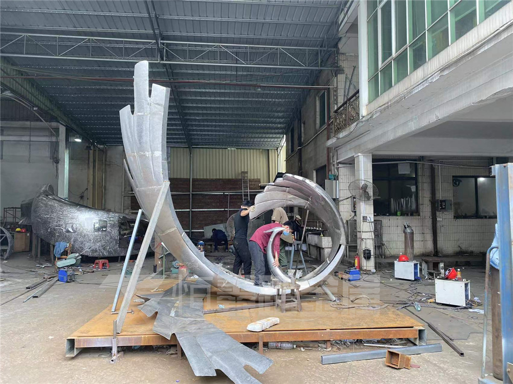 不锈钢抽象凤凰雕塑 售楼部入口水景雕塑 镜面不锈钢凤凰雕塑定做