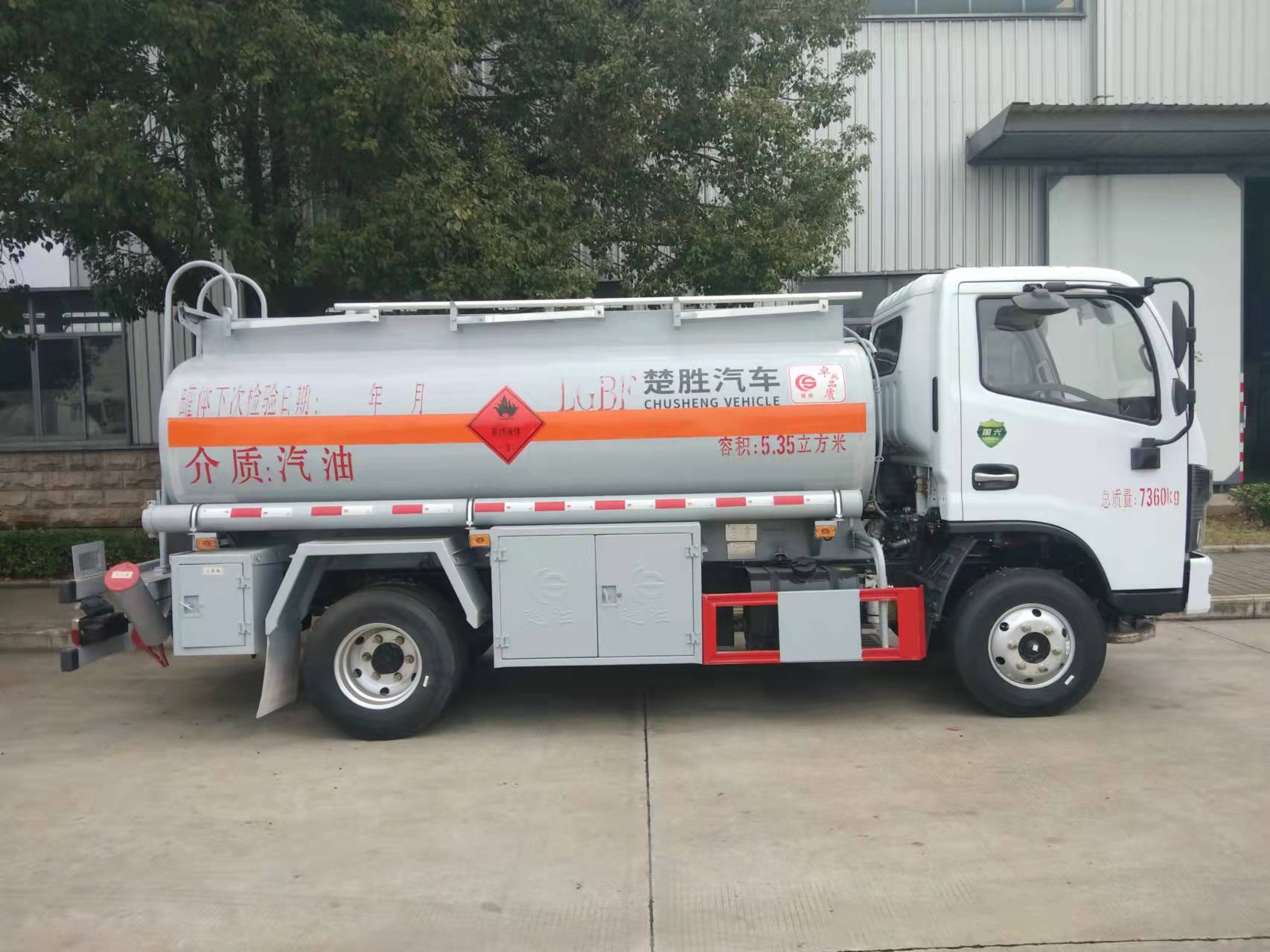 五吨油罐车小型加油车带加油机现车优惠出售