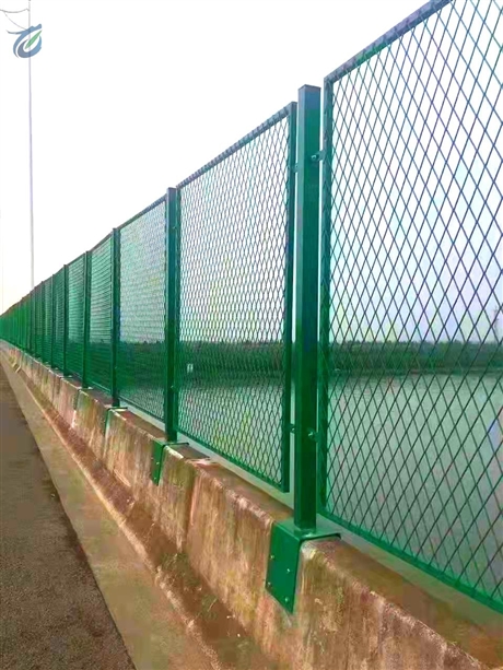 巢湖防抛网A围墙护栏网A桥梁互通防护网A角钢方管报价快A河北国勤