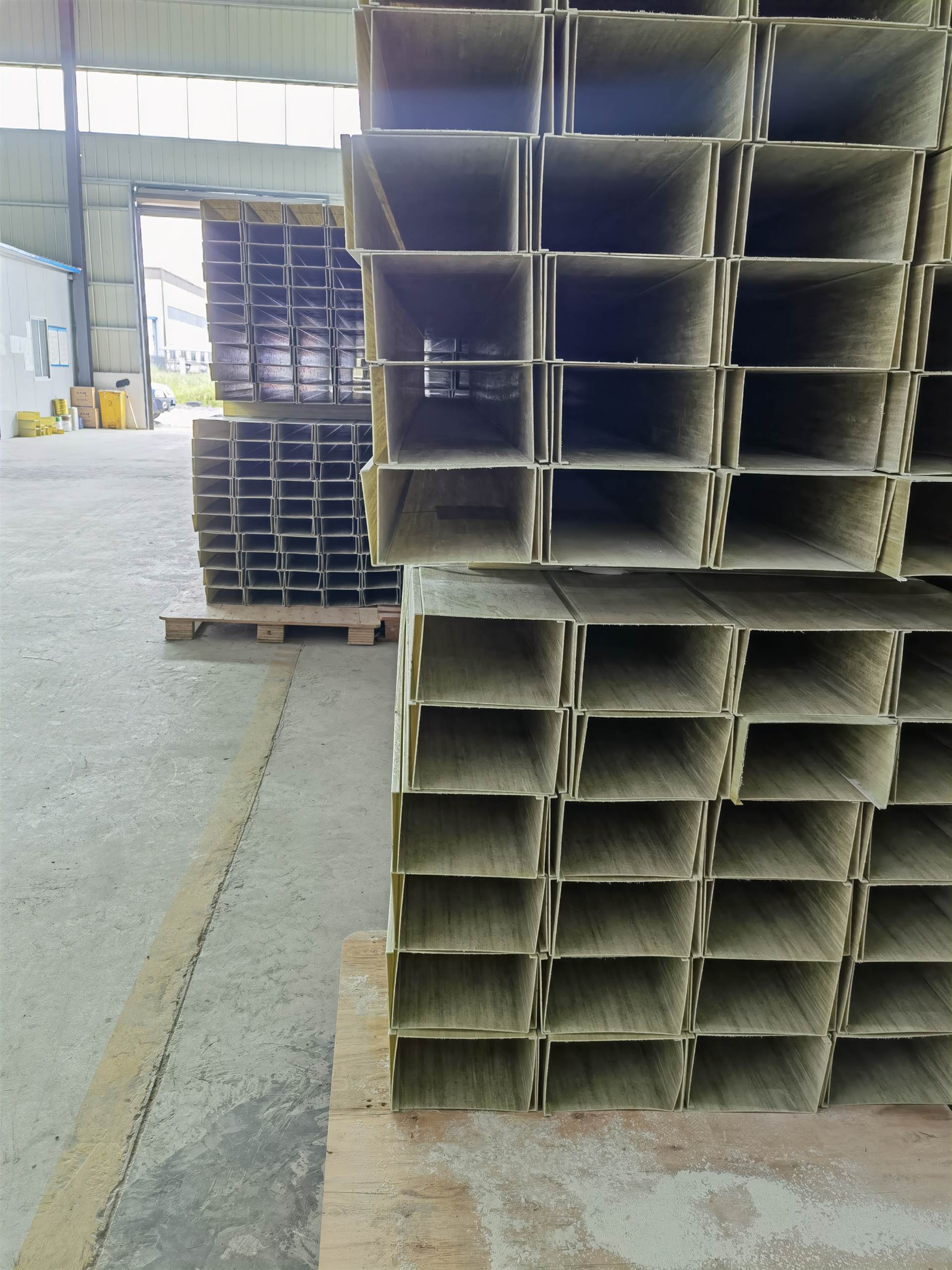 聚氨酯复合电缆槽式桥架